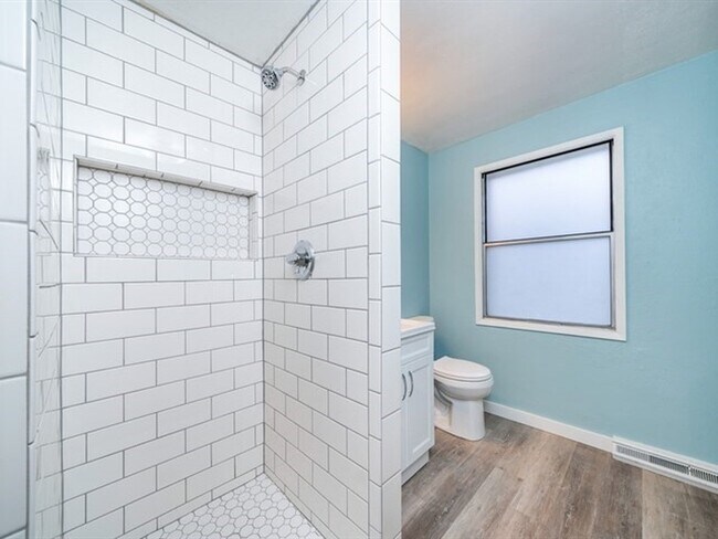 Building Photo - Cozy 3 Bed 2 Bath Updated Home!