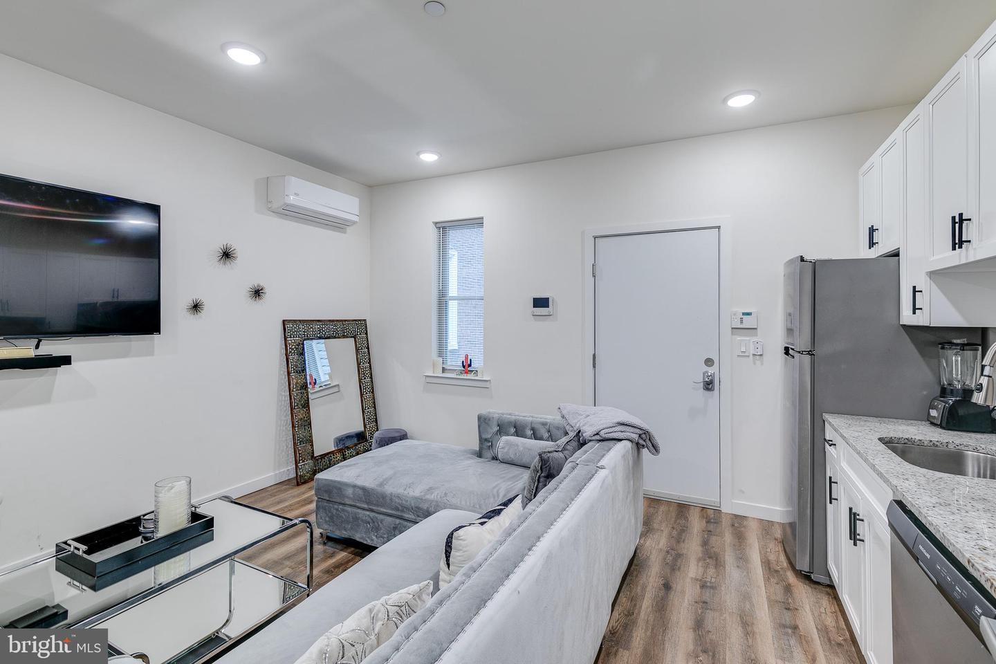 Building Photo - 707 N 40th St