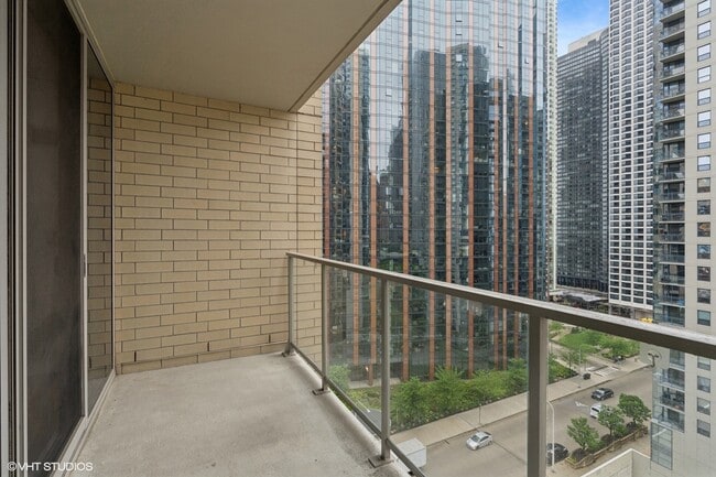 Building Photo - 420 E Waterside Dr
