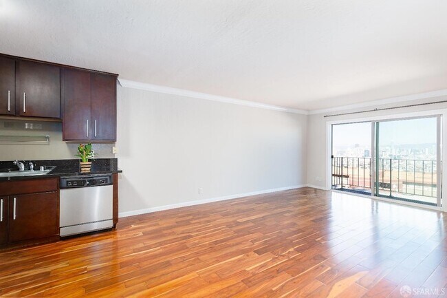 Primary Photo - 646 Corbett Ave