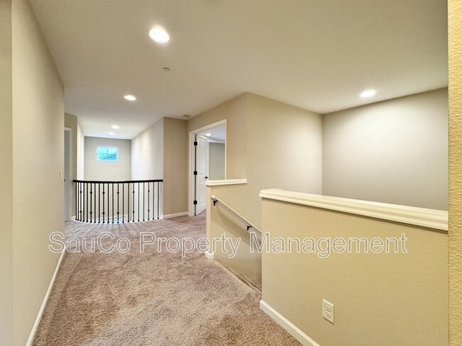 Building Photo - 11877 NW Cedar Ct