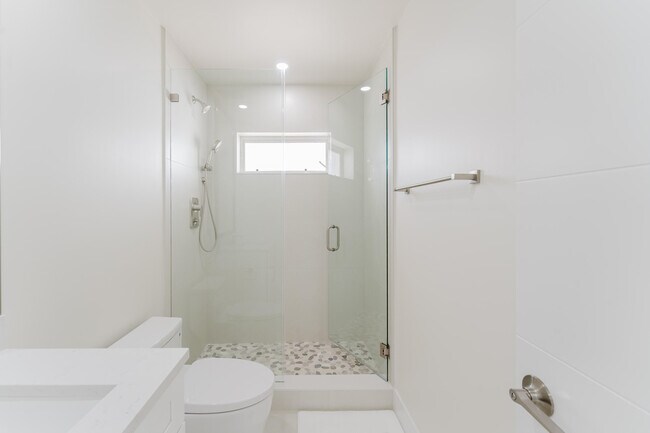 Building Photo - 3199 NE 6th Dr