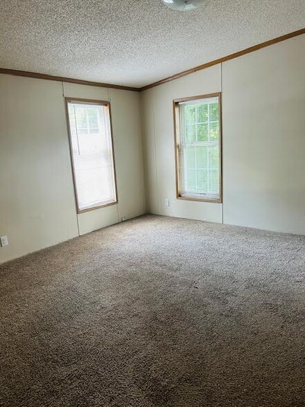 Building Photo - 138 Maynard Cir