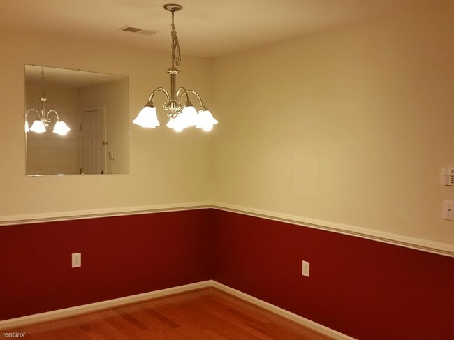 Building Photo - 2 br, 2 bath  - 7108 W Friendly Ave Unit 105