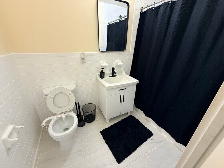 Building Photo - 295 Throop Ave