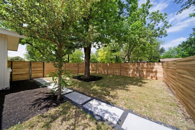 Building Photo - 1719 Aggie Ln