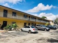 Building Photo - 2Bed 2Bath Condo Lake worth