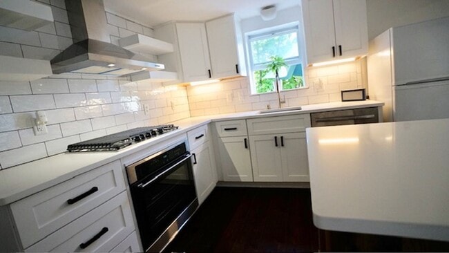 Building Photo - 125 Montvale Ave