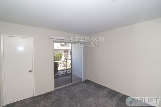 Building Photo - 3839 Vista Campana S