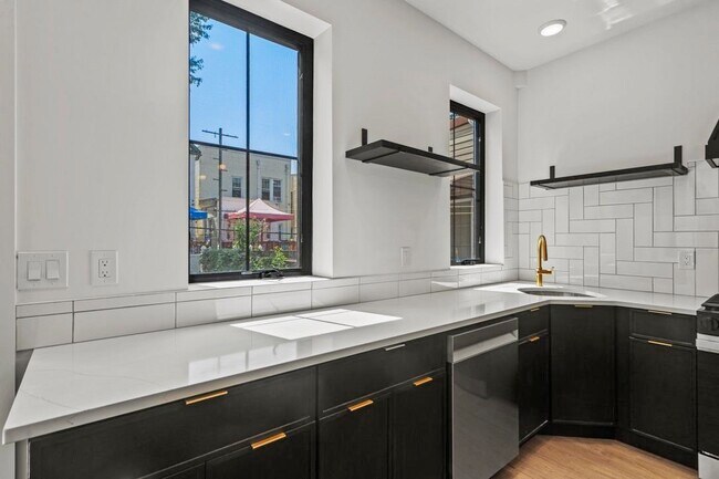Building Photo - 41 47th St