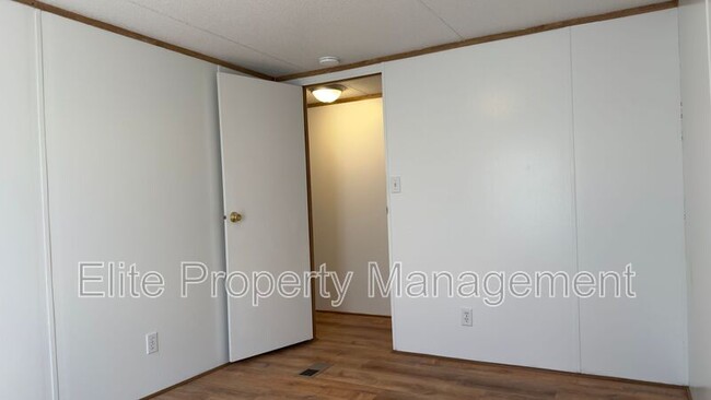 Building Photo - 98 E Byrd Dr