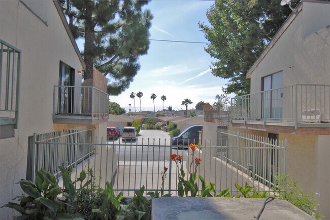 Building Photo - 746 N Eucalyptus Ave