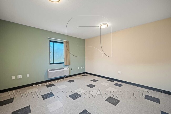 Building Photo - 51605 Springs Trail