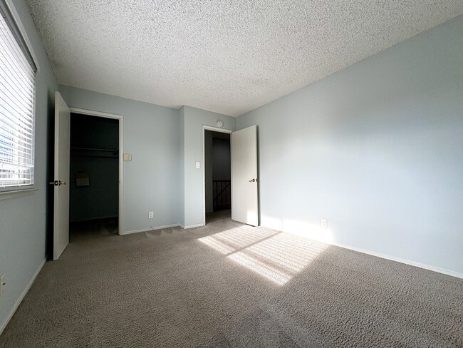 Building Photo - Beautiful updated 2 Bedroom 1 Bathroom Located in Sacramento