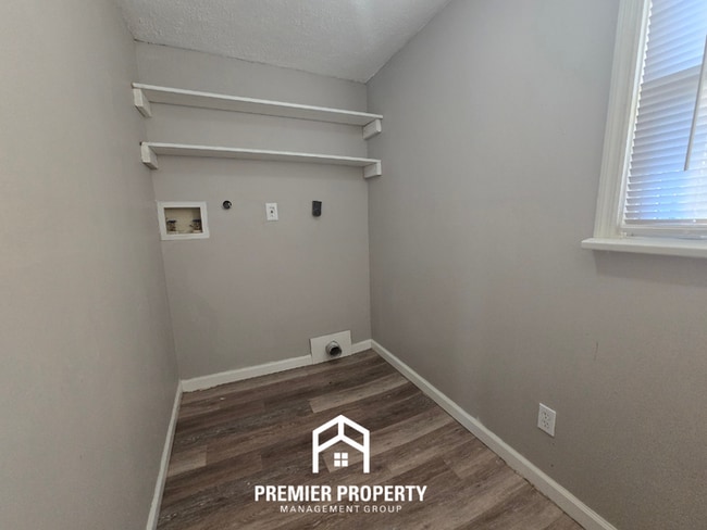 Building Photo - 8 St Celeste Dr