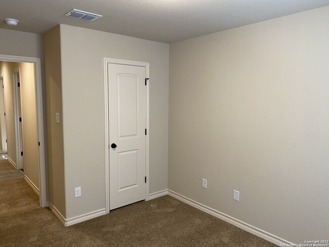 Building Photo - 6958 Lakeview Dr.