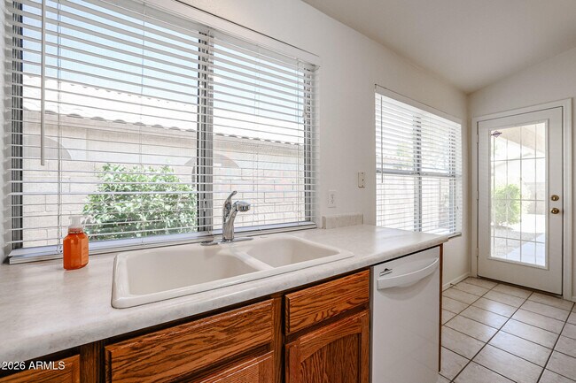 Building Photo - 9833 W Yukon Dr