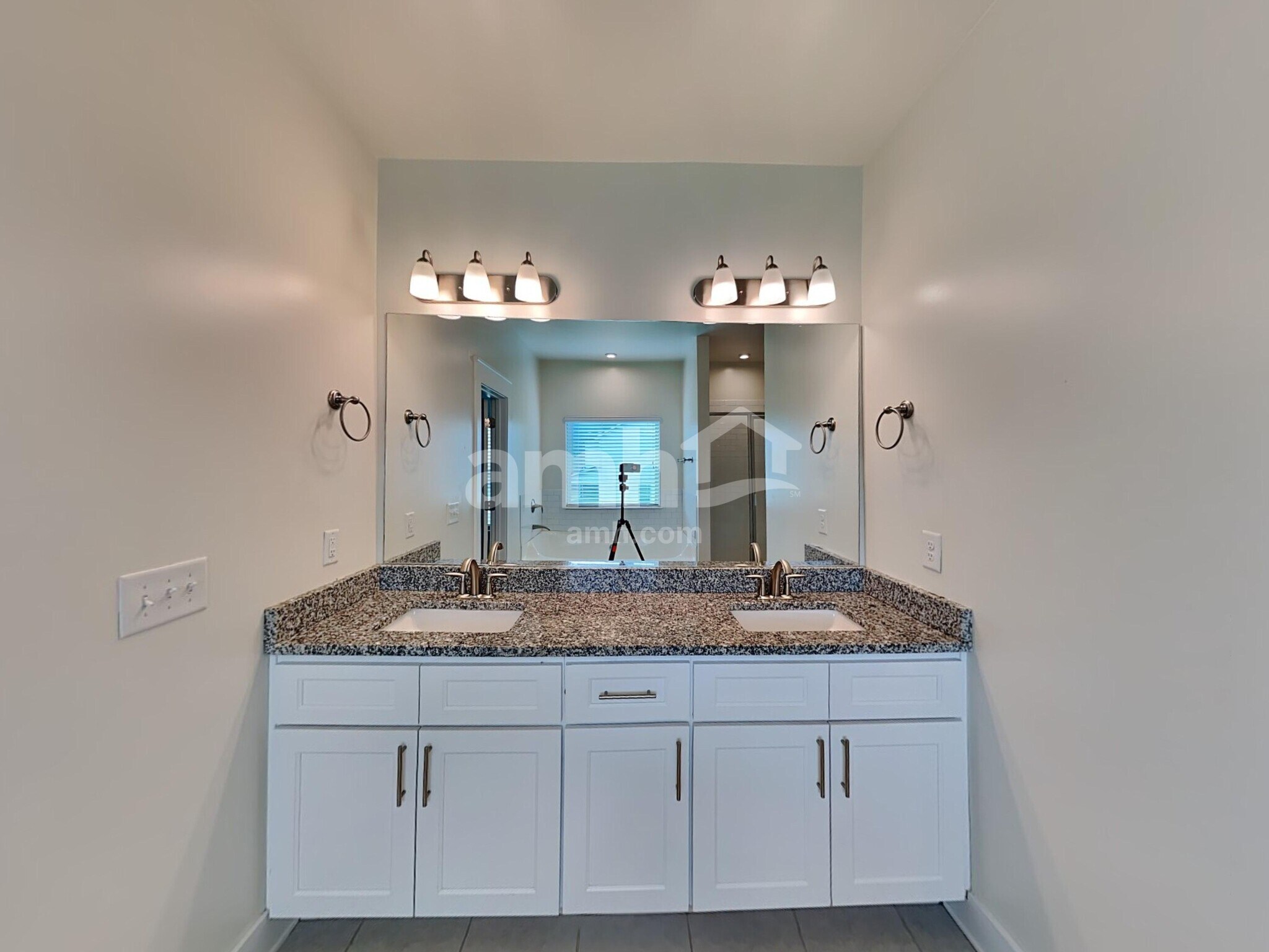 Building Photo - 1065 Adams Haven Bend