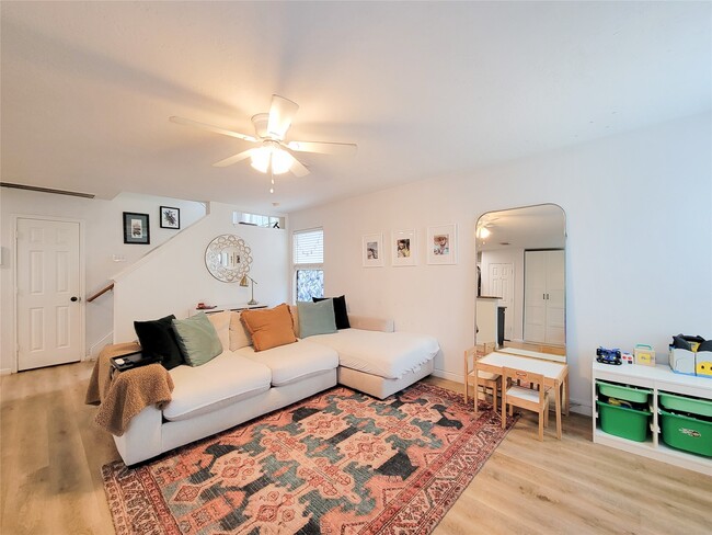 Building Photo - 42 Wineberry Pl