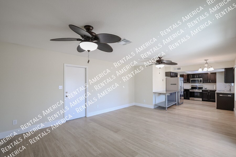 Building Photo - 11621 N 30th St