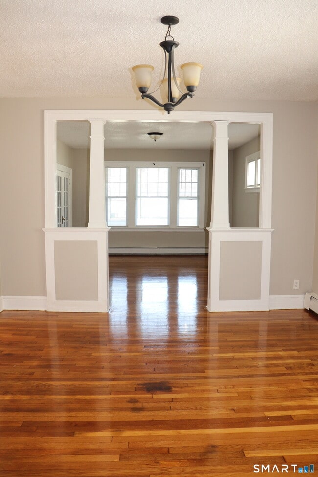 Building Photo - 152 Lyons St