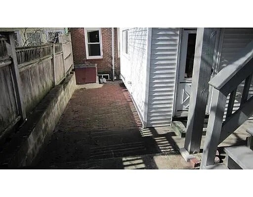 Building Photo - 97 Baldwin St