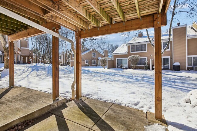 Building Photo - 13 Eton Ct