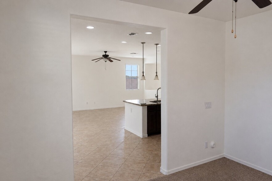 Building Photo - 1131 E Binner Dr