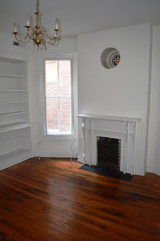 Building Photo - MAIN218B