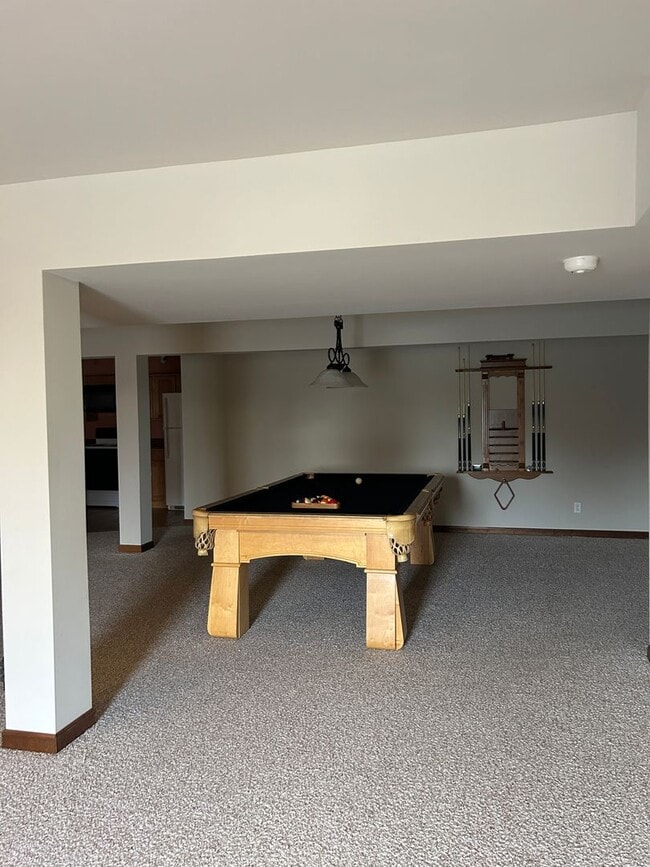 Building Photo - Beautiful Lake Home