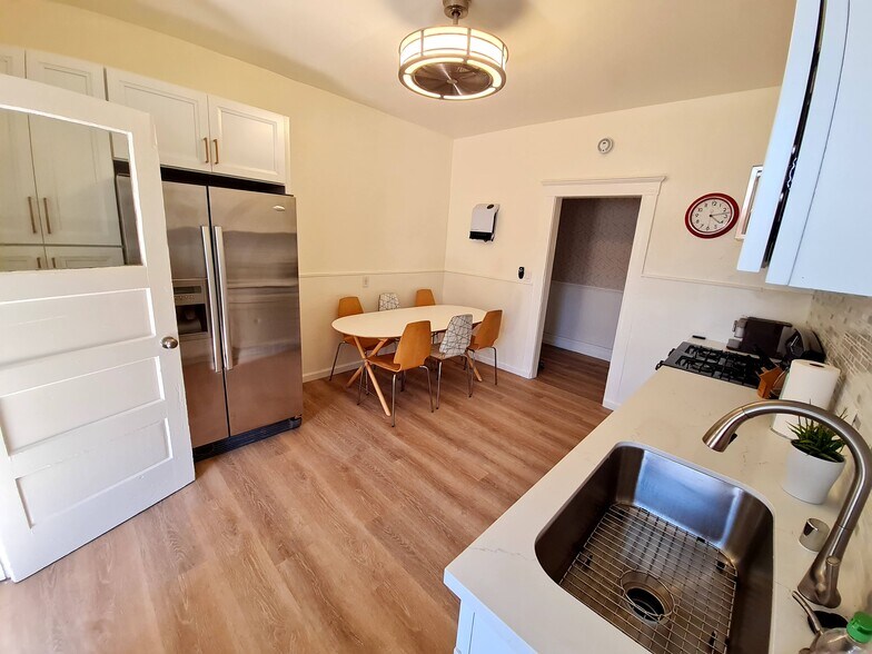 Kitchen - 135 E Reed St