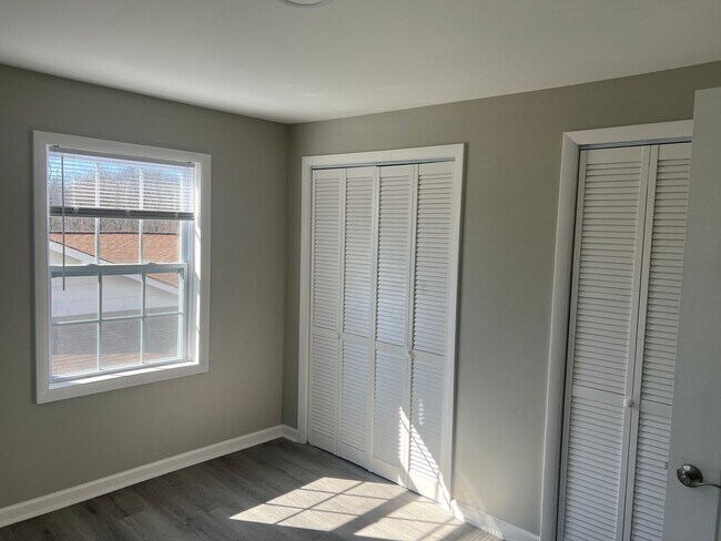 Building Photo - Updated 2 bedroom, 1 bath in Bristol VA
