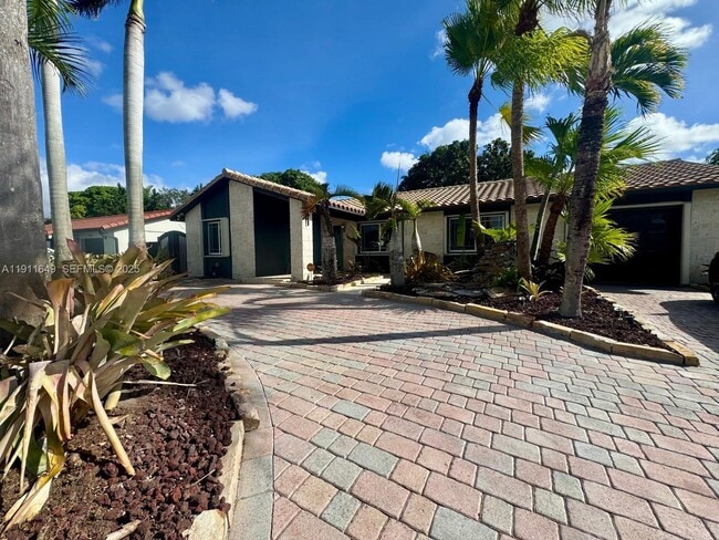 Building Photo - 6905 SW 148th Ct