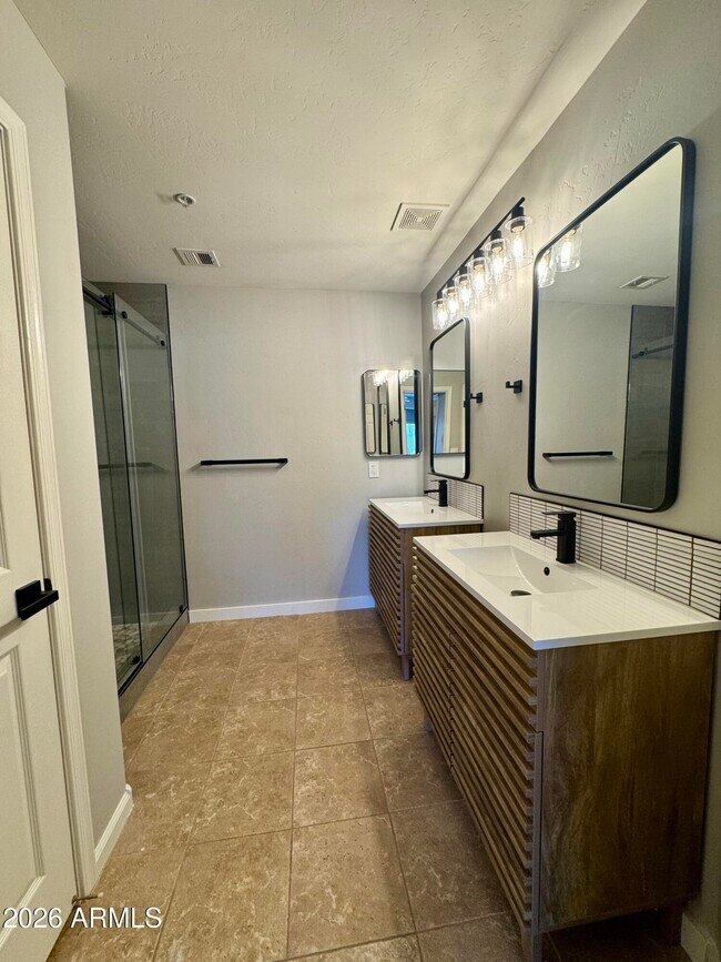 Building Photo - 14000 N 94th St