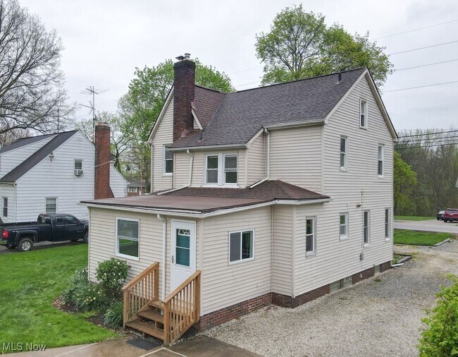 Building Photo - 3221 Killian Rd