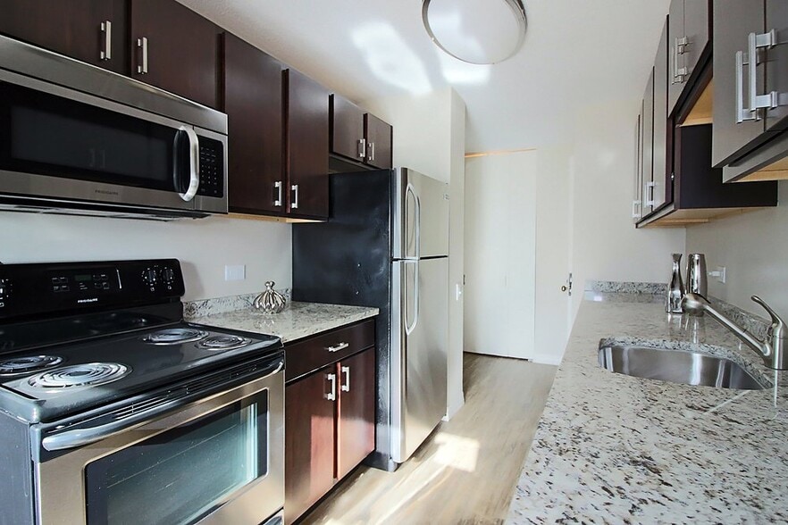 Building Photo - 32 E Pearson St