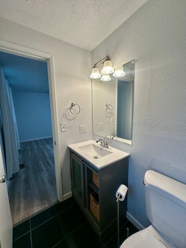 Building Photo - Updated 3bd/2BA South Suburbs Home with RV Parking, Large Yard & Garage