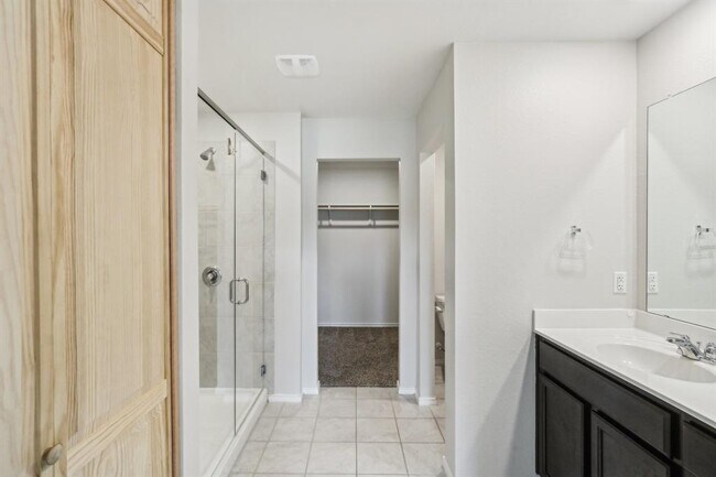 Building Photo - 9701 Kensley Rose Dr