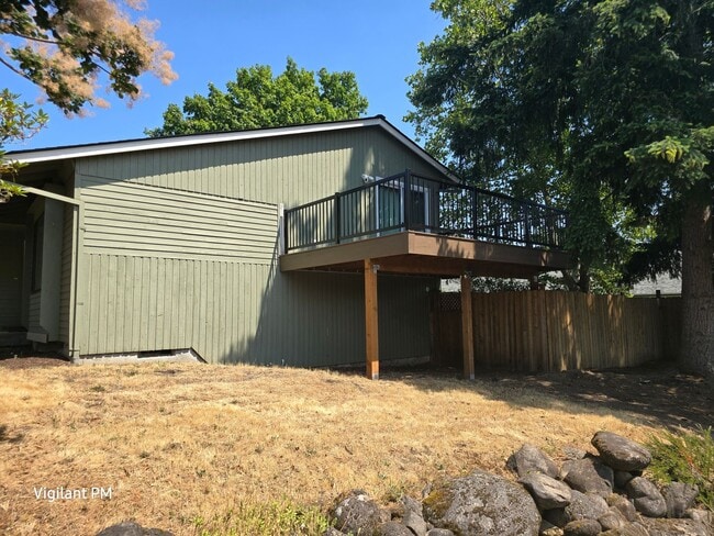 Building Photo - Amazing 3 bedroom home
