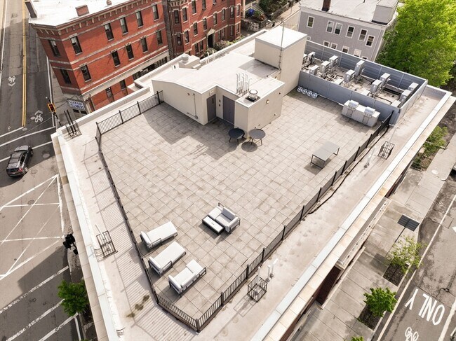Building Photo - 69 Walnut St