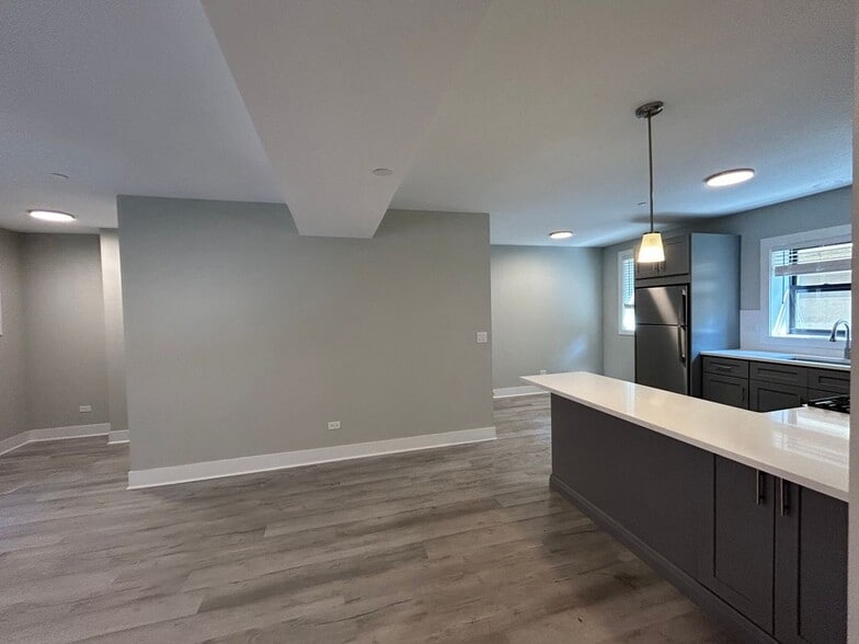 Building Photo - 1133 Oak Ave