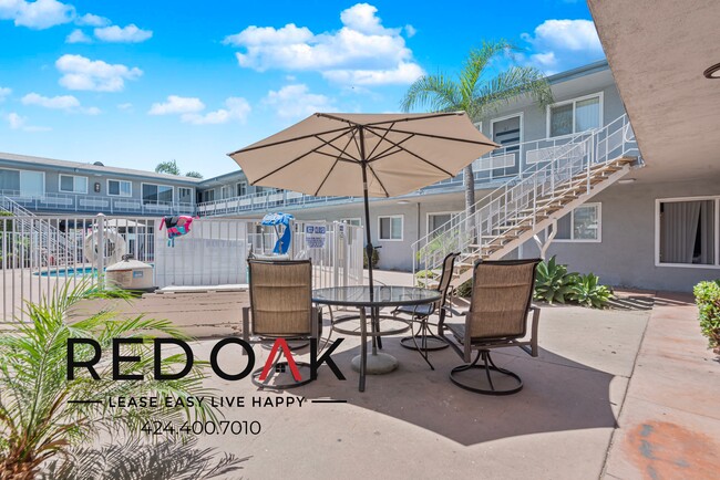 Building Photo - Sun-Drenched One Bedroom with Spacious Roo...