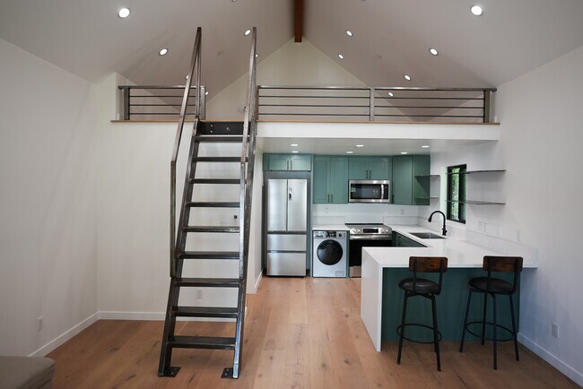 Building Photo - 6008 Melvin Ave