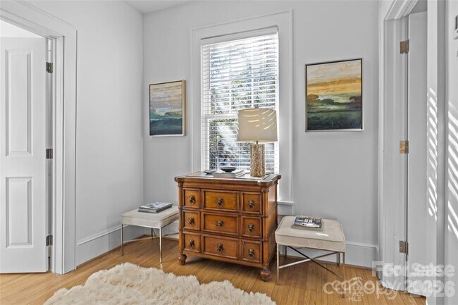 Building Photo - 609 Queens Rd