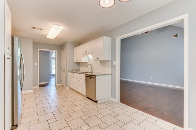 Building Photo - 1231 Pinnacle Dr