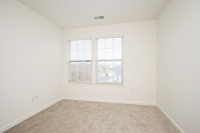 Building Photo - Dog-Friendly Pavilions at Pantops Townhome