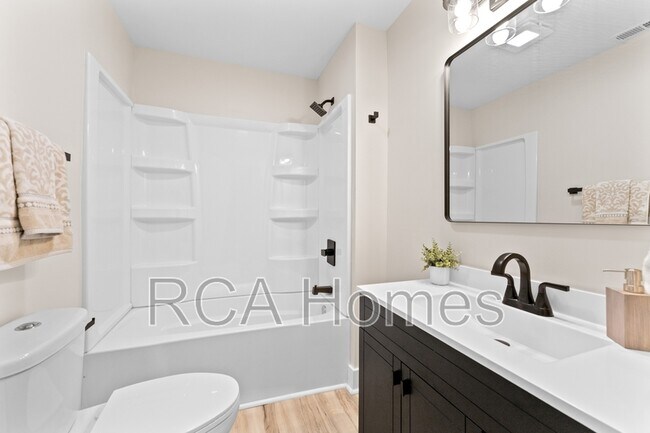 Building Photo - 18 N Gray St