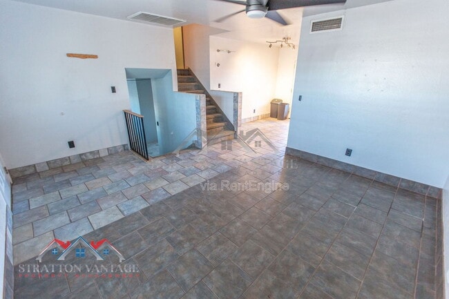 Building Photo - 1735 W Pampa Ave