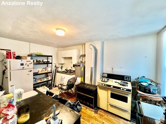 Building Photo - 31 Thacher St