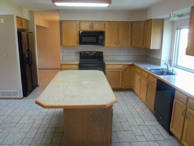 Building Photo - 8165 Lythrum Dr